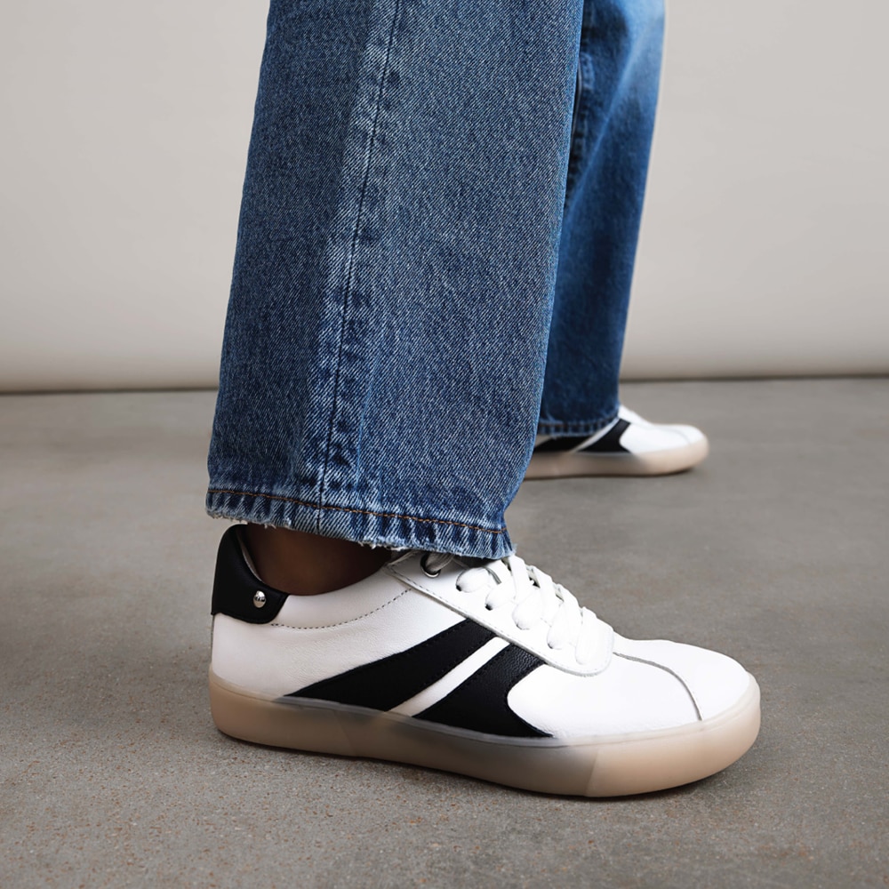 Naturalizer Medina Lace Up Sneaker - White / Black Leather