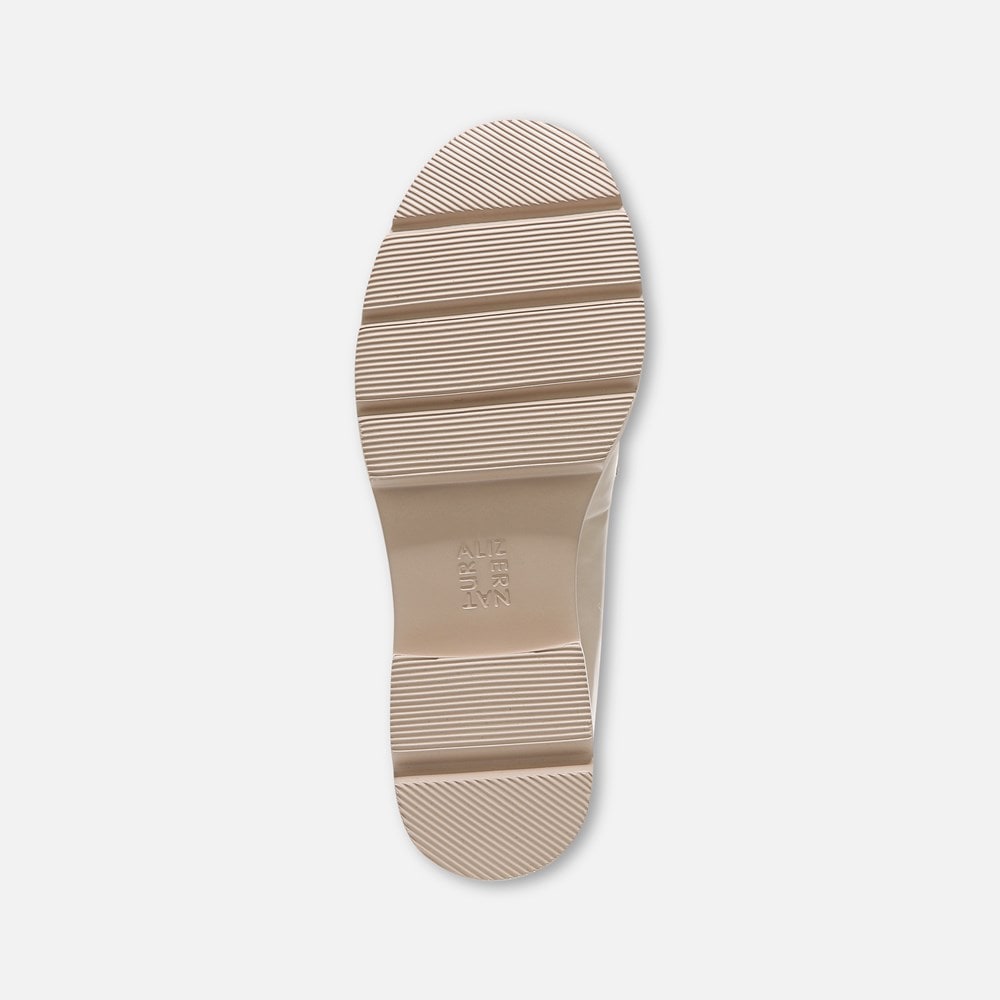 Naturalizer Darry Lug Sole Loafer - Porcelain Skin Leather