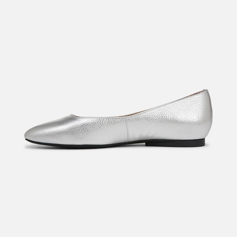 Naturalizer Chelsea Ballet Flat - Silver Leather